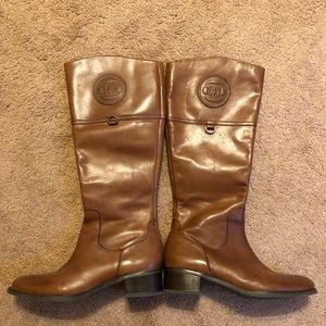Etienne Aigner tan leather boots